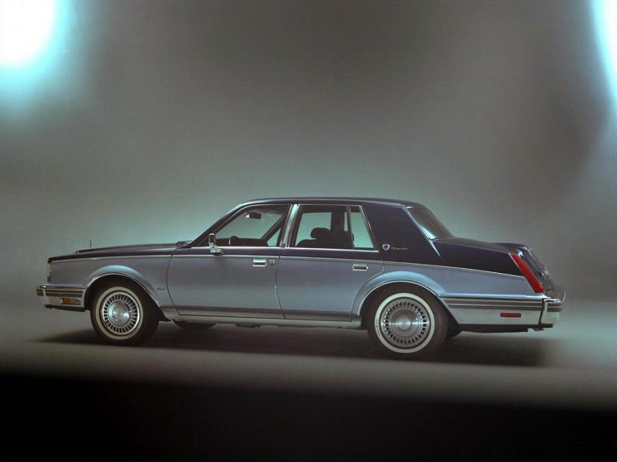 Lincoln Continental 1982 года  (фото 2 из 6)